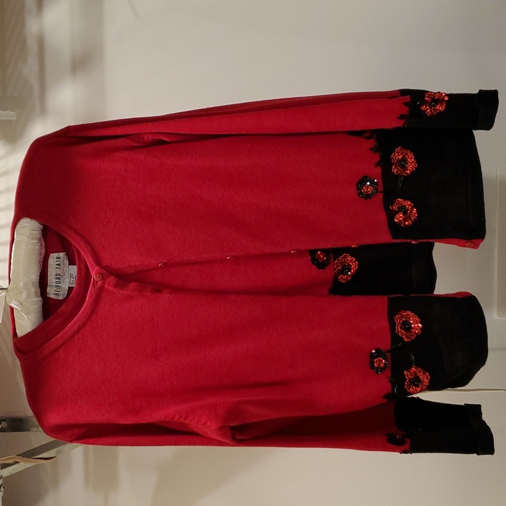 Women's Size M. Bedford Fair Lifestyles Red & black sequenced tank top/ sweater